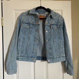 Levi’s Loght-Wash Jacket with Flower Embroidery, L